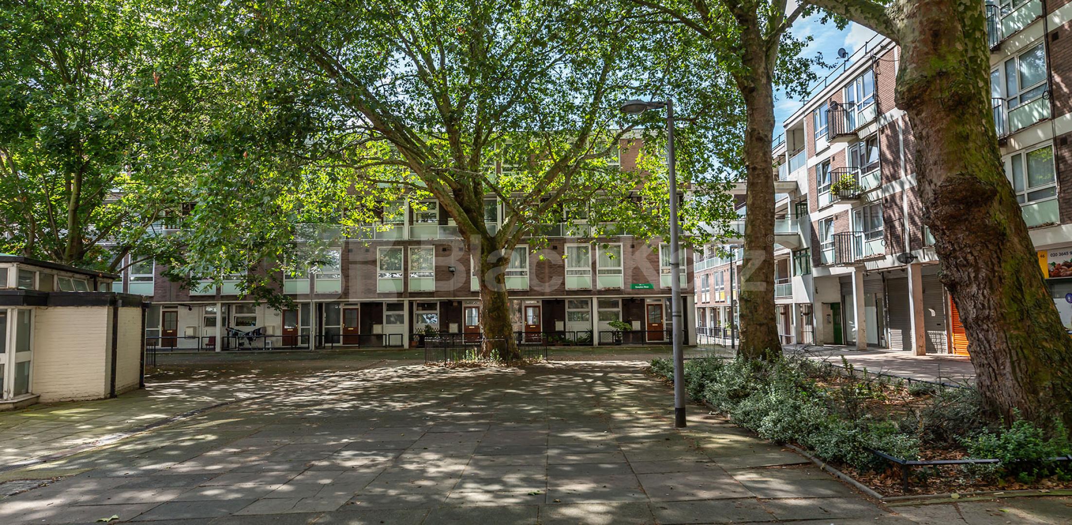 			LARGE 3 /4 BED IN EUSTON!, 4 Bedroom, 1 bath, 1 reception Flat			 Compton Close, EUSTON / CAMDEN